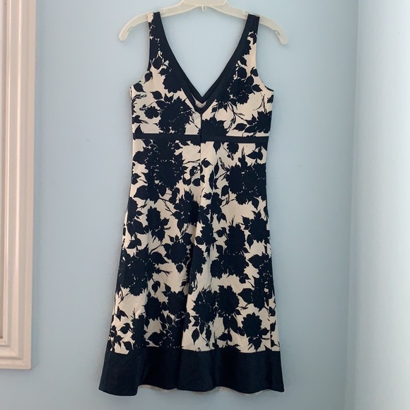 J.Crew V-neck Linen Floral Dress - Picture 2 of 5